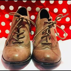 Kimchi Blue Oxford Size 8 Booties